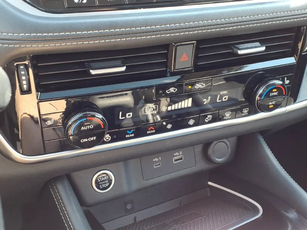 Used 2022 Silver Nissan Platinum image 28