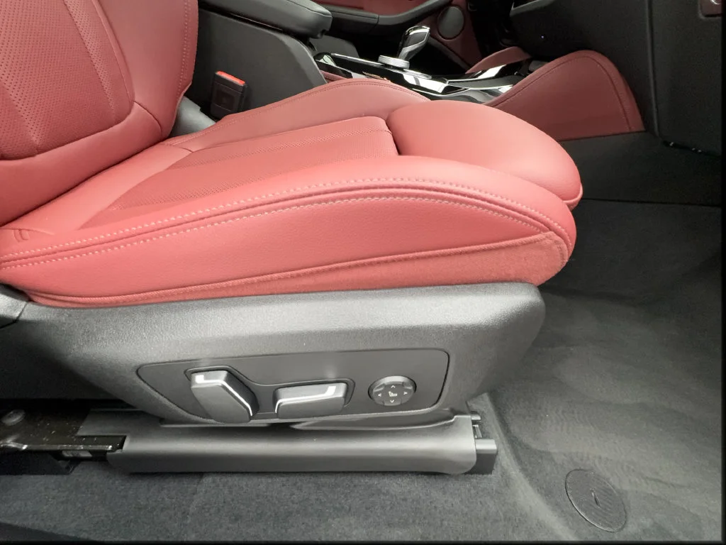 Used 2025 Gray BMW xDrive30i image 35