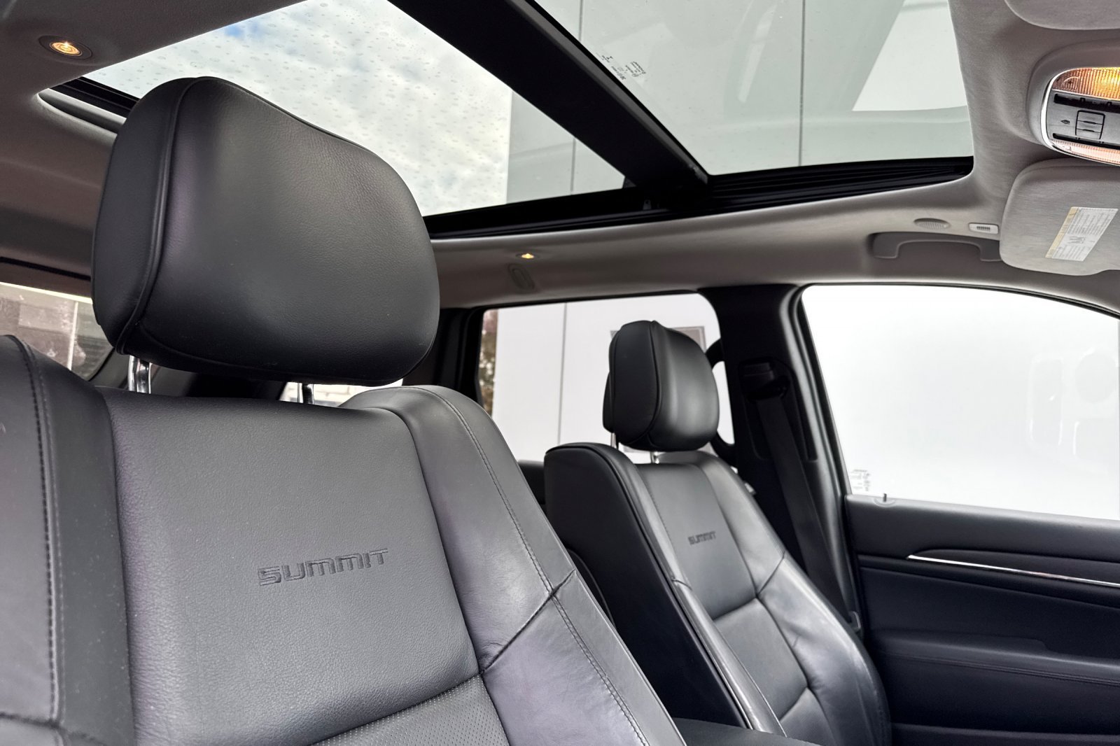 Certified Used 2018 Granite Crystal Clearcoat Metallic Jeep Summit image 17