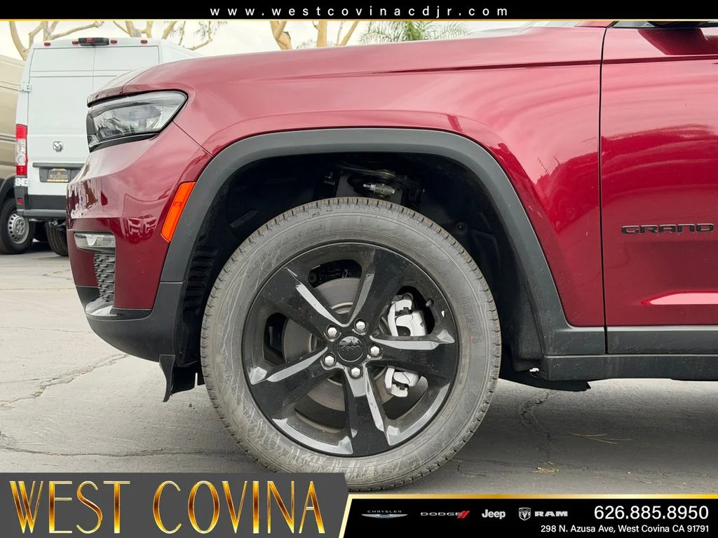 New 2025 Velvet Red Pearl-Coat Exterior Paint Jeep Limited image 9