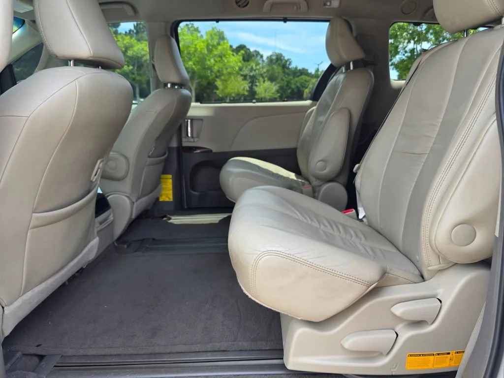 Used 2011  Toyota XLE AAS image 28