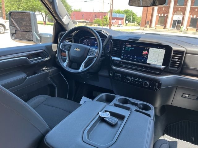 Used 2025 White Chevrolet LT image 19