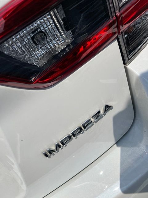 Used 2022 White Subaru Base image 7