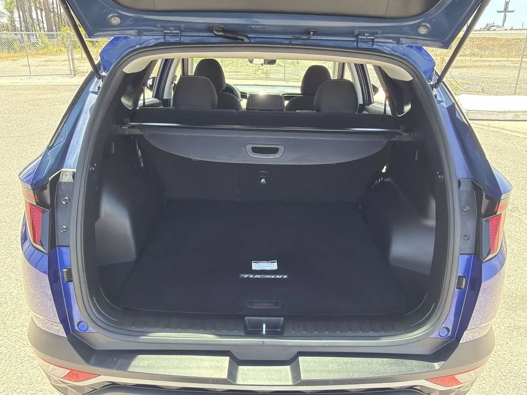 Used 2022 Blue Hyundai SE image 19