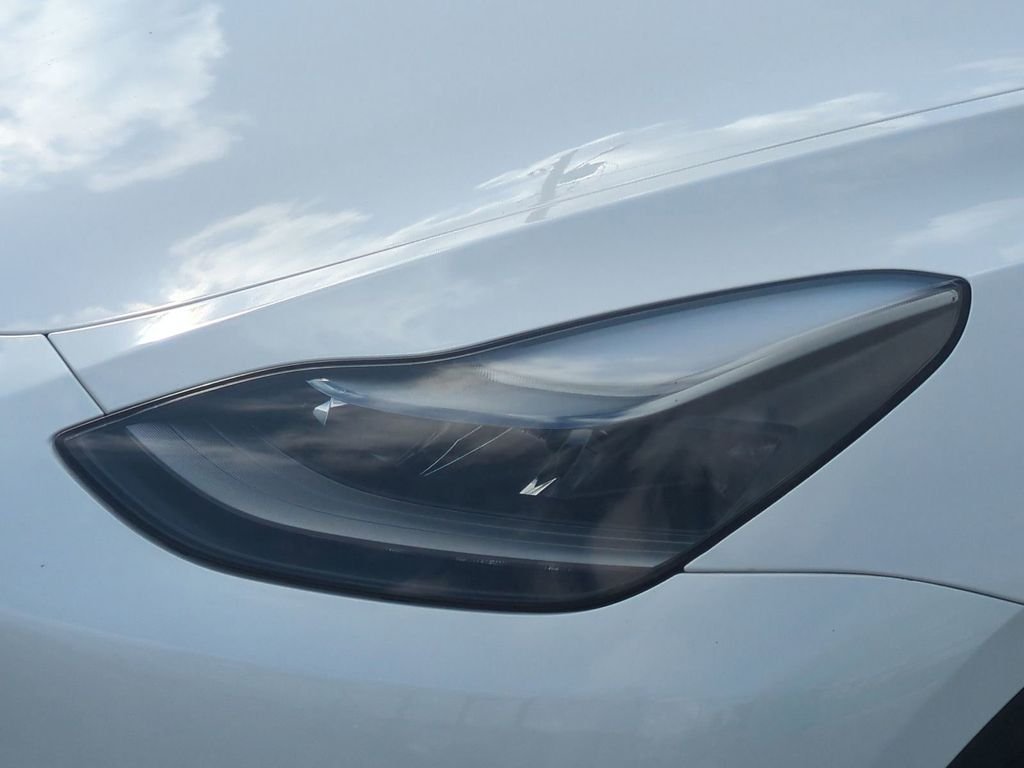 2024 Tesla Model Y Long Range - Photo 10