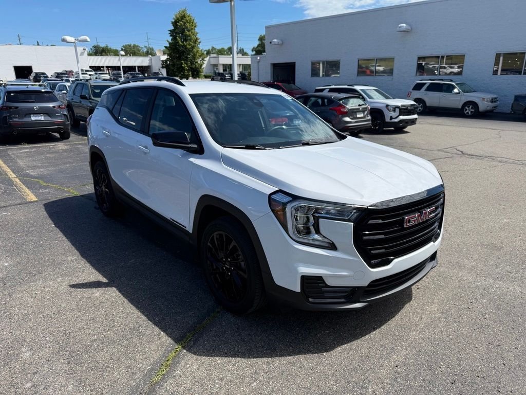 Used 2024 White GMC SLE image 4