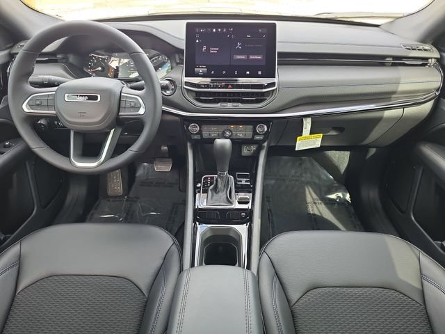 New 2026 Bright White Clear-Coat Exterior Paint Jeep Latitude image 9