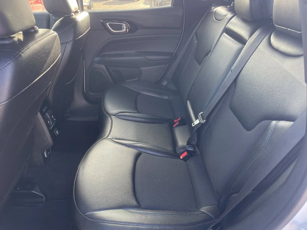Used 2026 White Jeep Latitude image 17