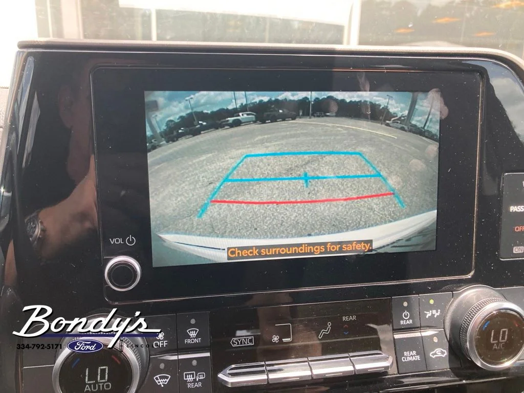 Used 2023 Pearl Toyota LE image 10