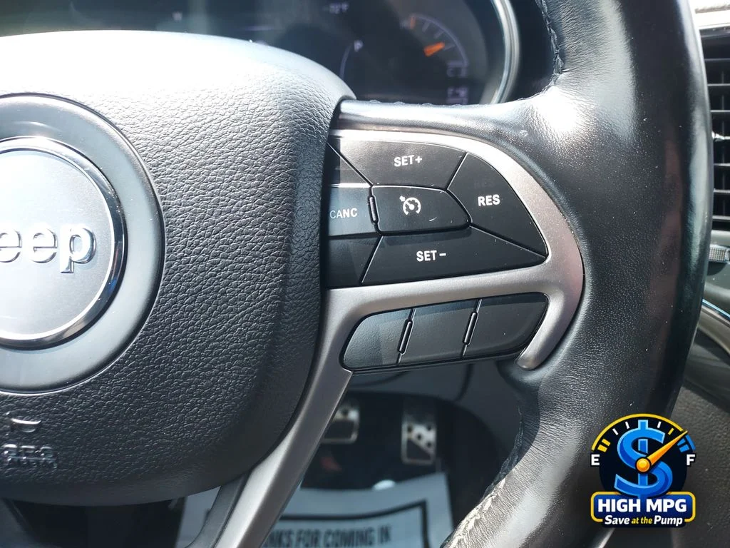 Used 2021 Black Jeep Laredo E image 16