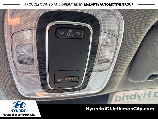 Used 2025 White Hyundai Blue image 27