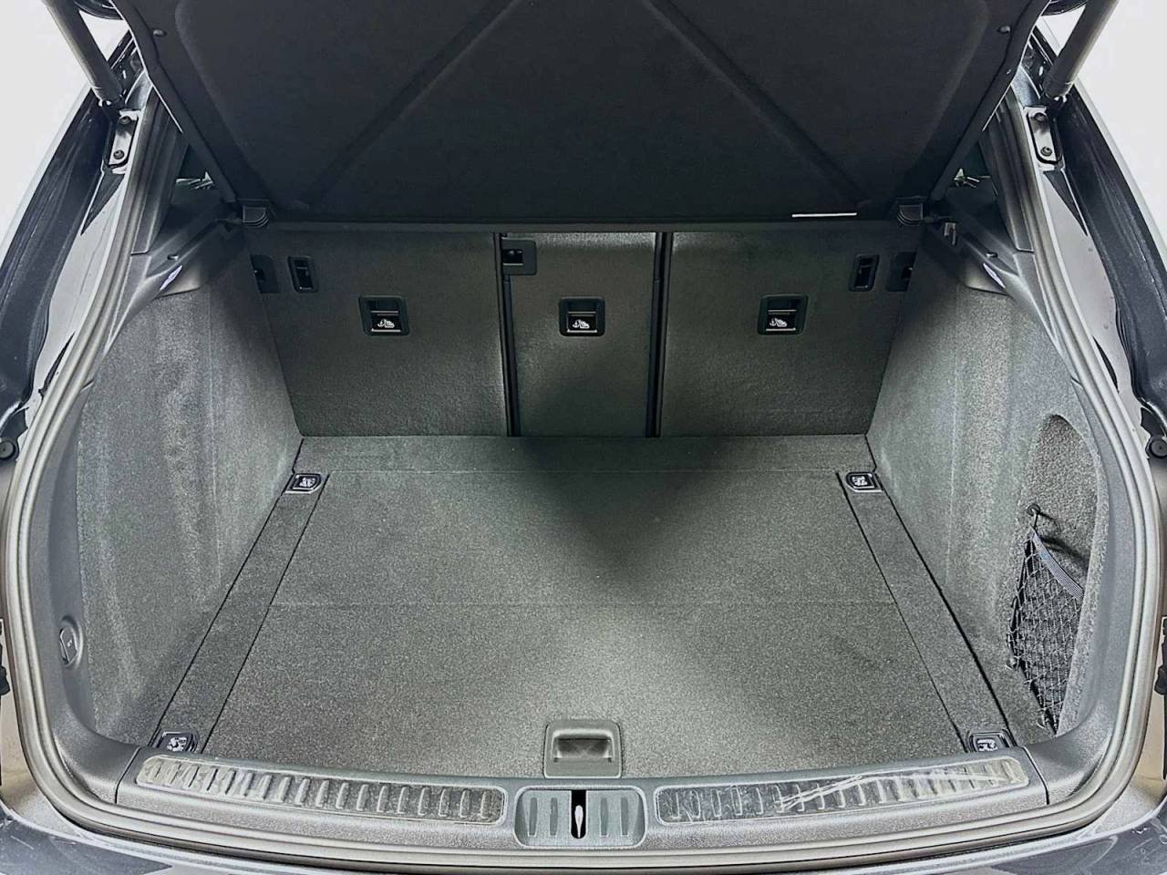 Certified Used 2026 VOLCANO GREY Porsche  image 27