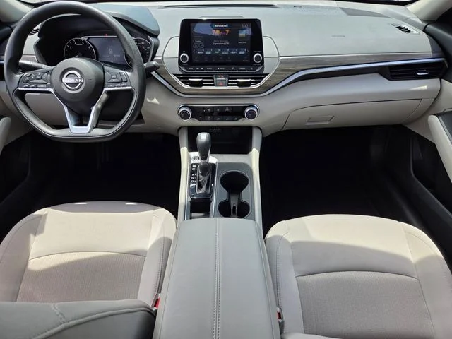 2025 Nissan Altima SV - Photo 14