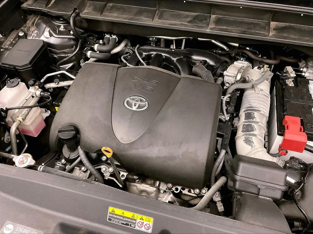 Used 2022 Gray Toyota XLE image 39