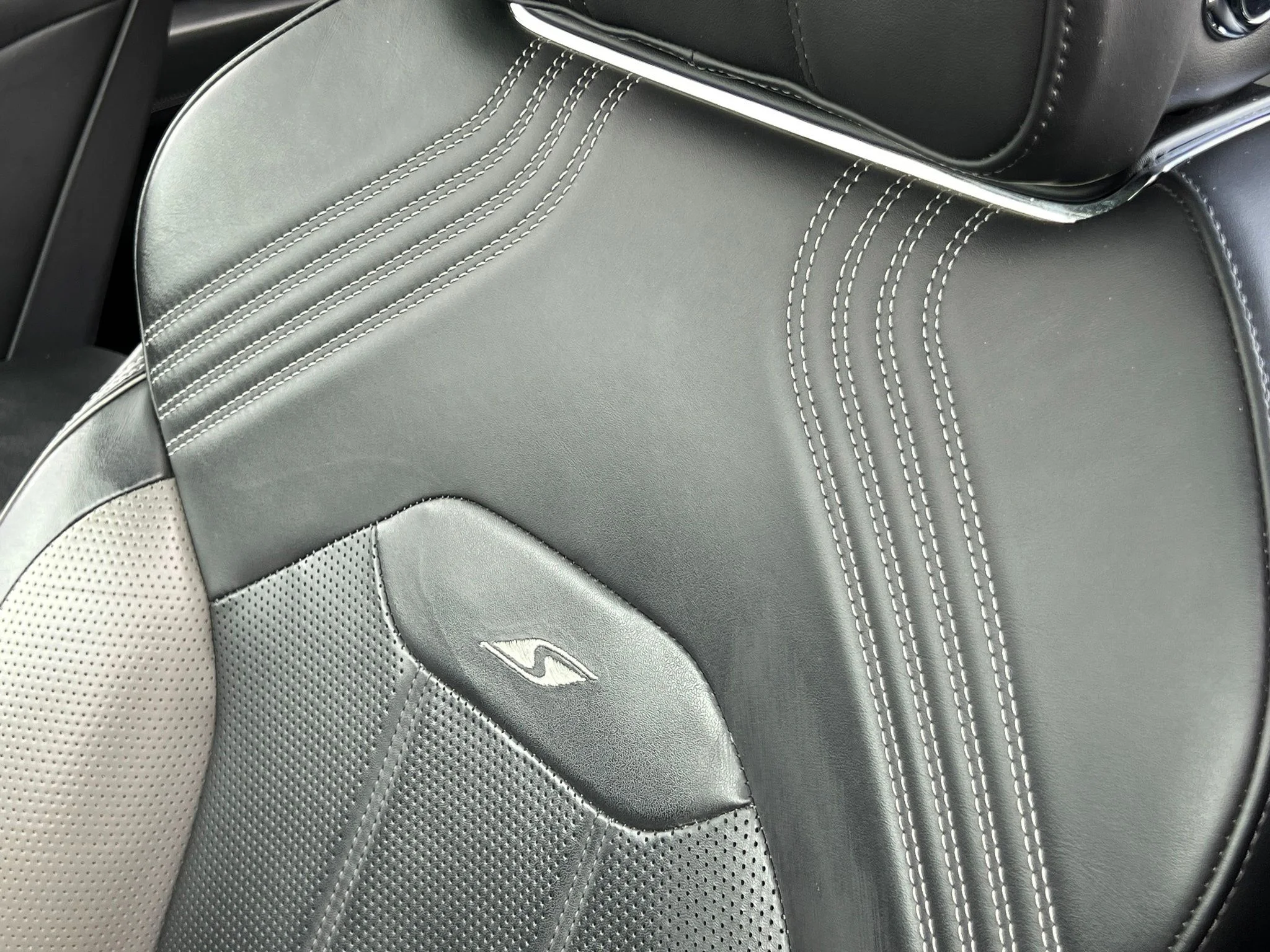 Used 2022 Black Bentley S image 37
