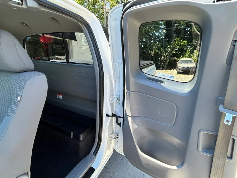 Used 2015 White Toyota Pickup 4D 6 ft image 36