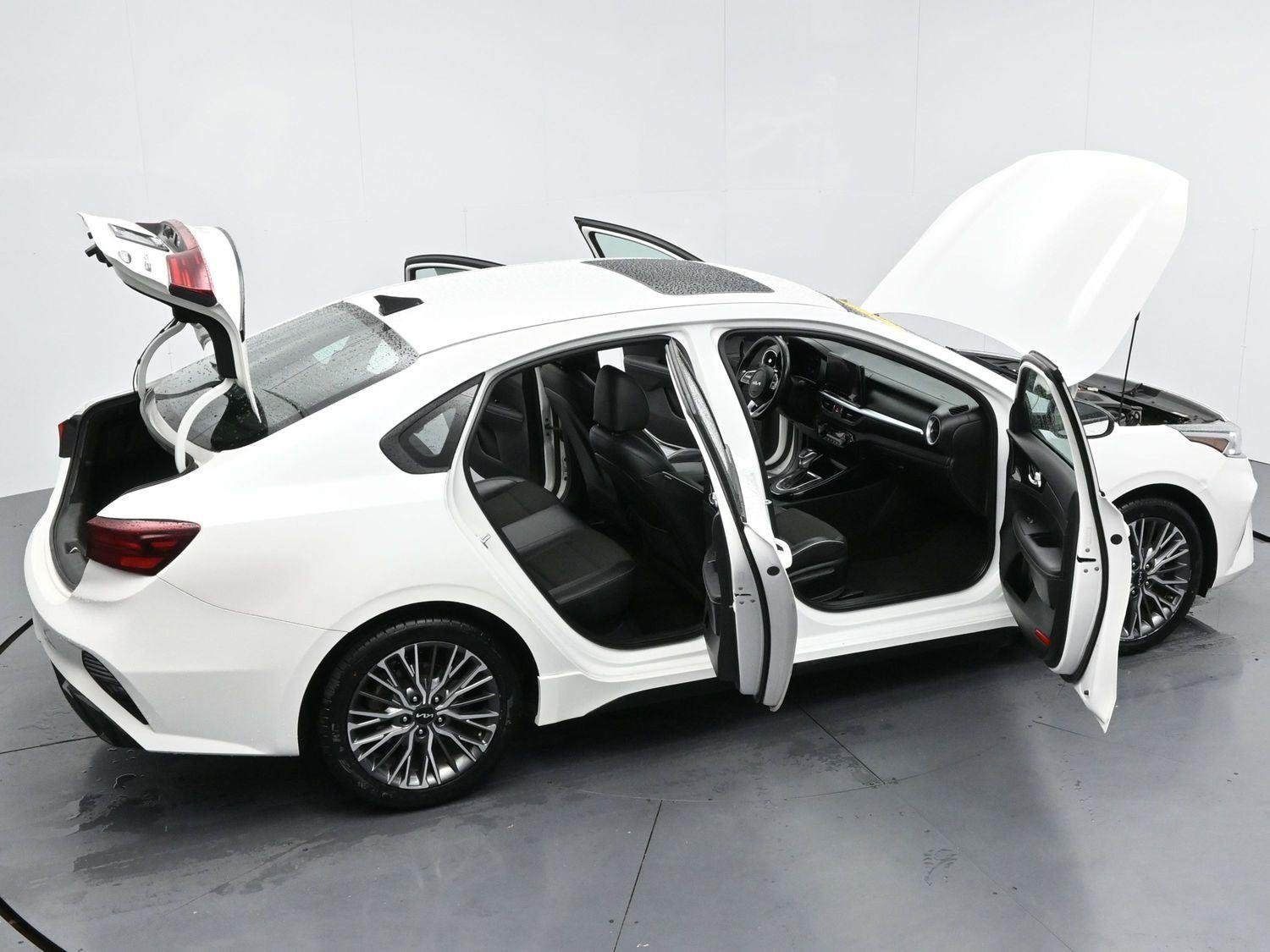 Used 2022 Snow White Pearl Kia GT-Line image 41