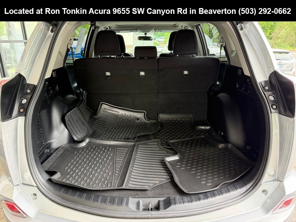 Used 2016 Silver Sky Metallic Toyota XLE image 10