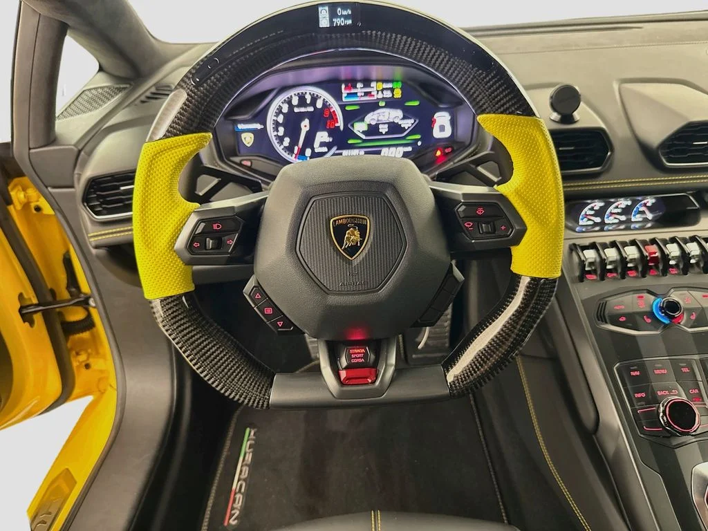 Used 2017 Yellow Lamborghini LP580-2 image 11