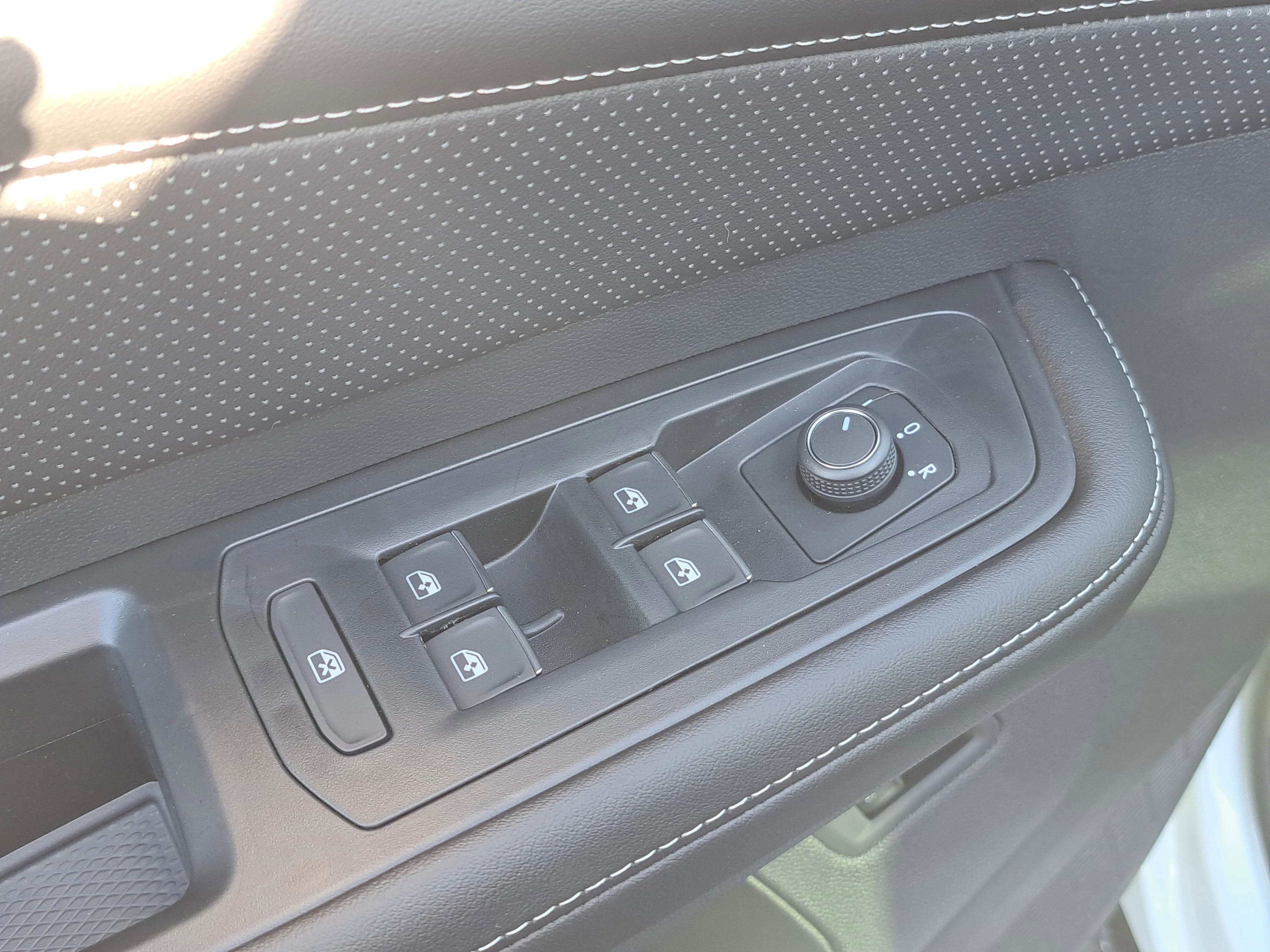2026 Volkswagen Atlas SE w/Tech - Photo 21