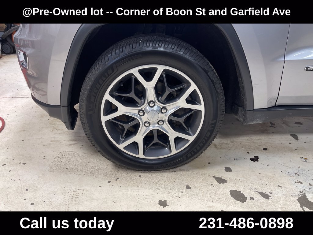 Used 2019 Silver Jeep Limited image 8