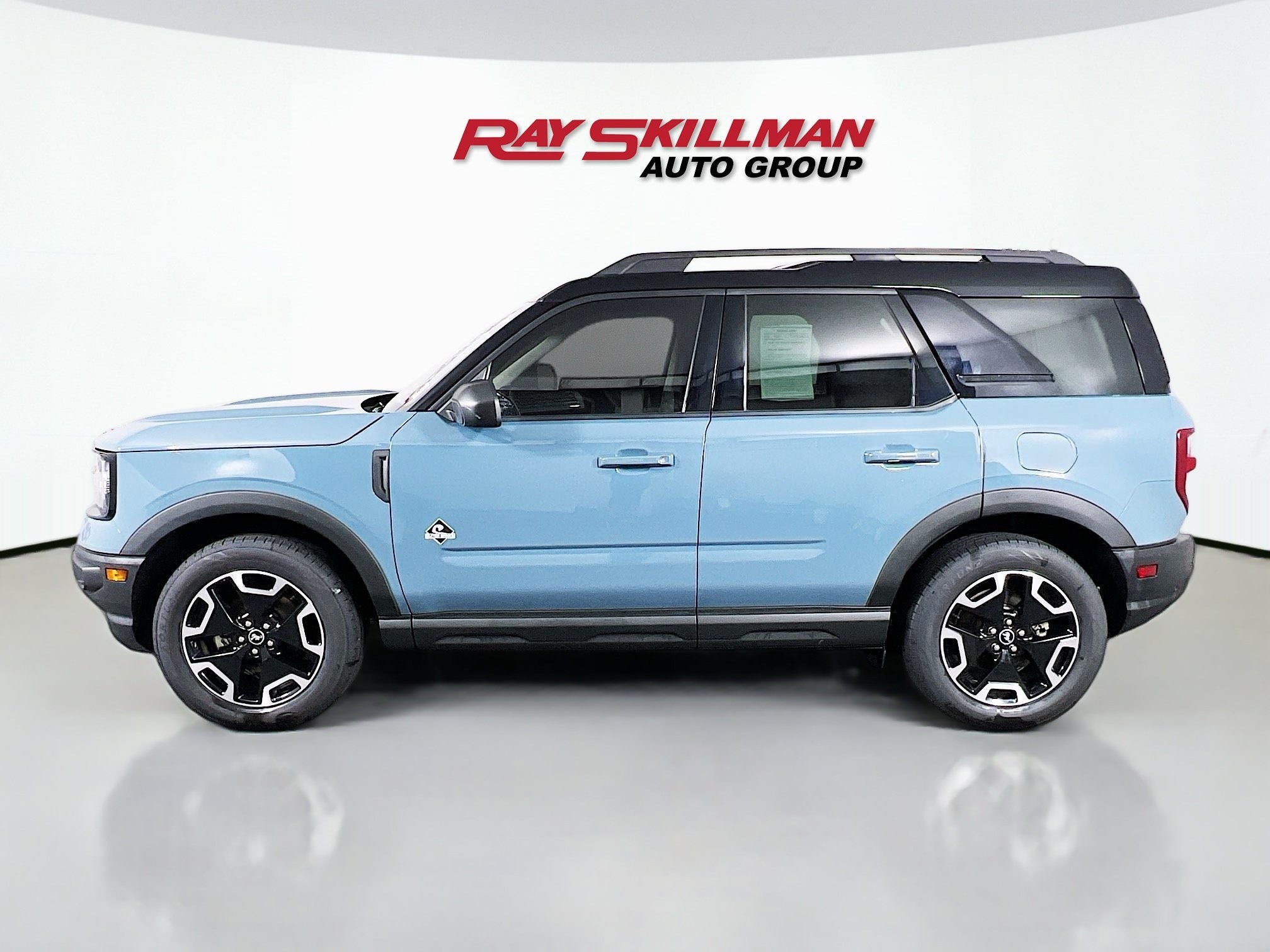 Used 2021 Blue Ford OUTER BANKS image 4
