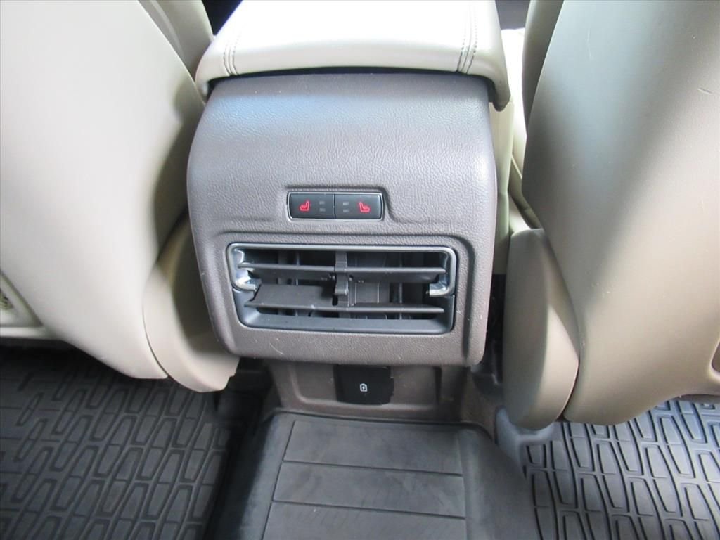 Used 2022 White Lincoln Standard image 32