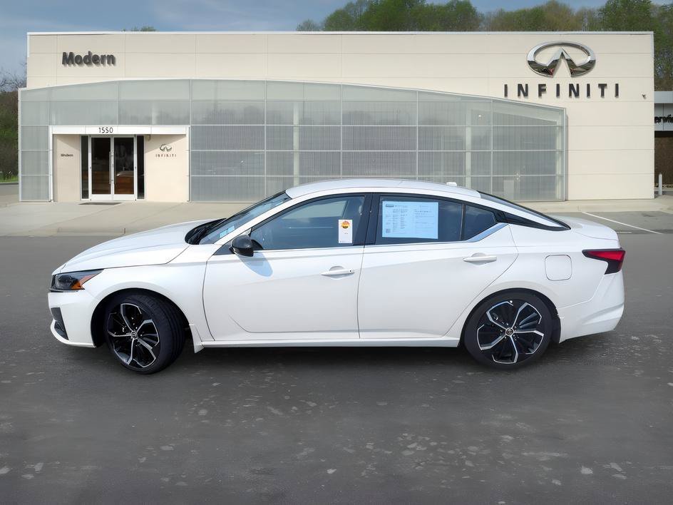 Used 2025 Pearl White Tricoat Nissan SR image 6