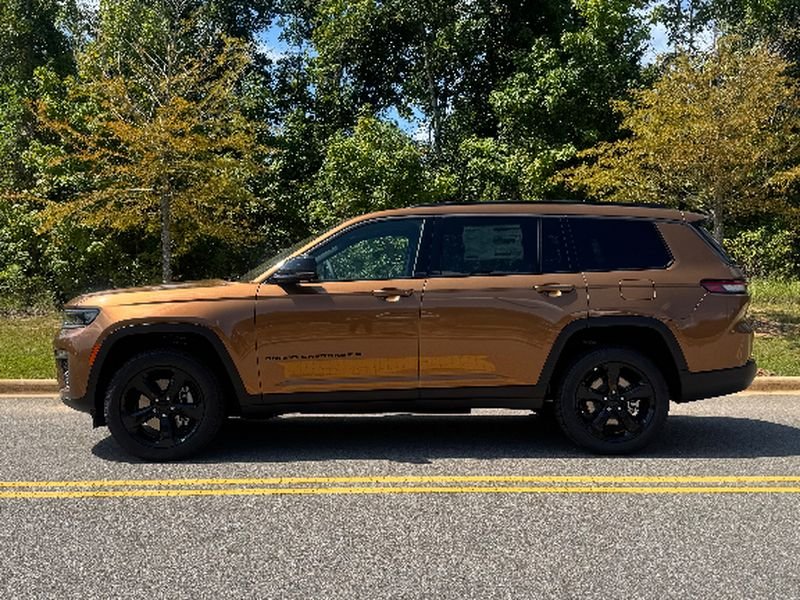New 2026 Copper Shino Metallic Clear-Coat Exterior Paint Jeep Limited Altitude 4x2 image 2
