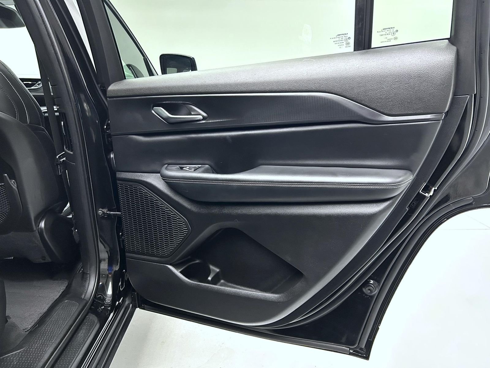 Used 2023 Black Jeep Altitude image 17
