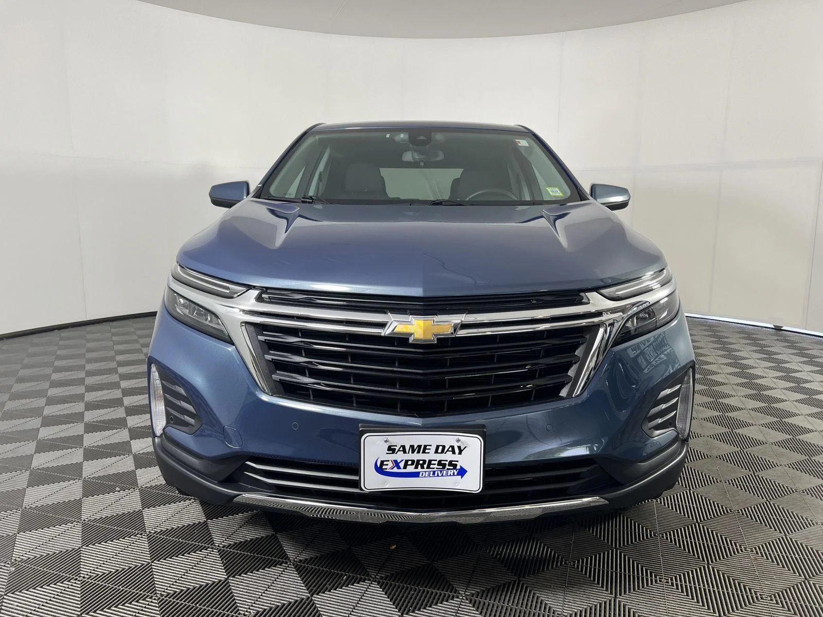 Used 2024 Lakeshore Blue Chevrolet LT image 28