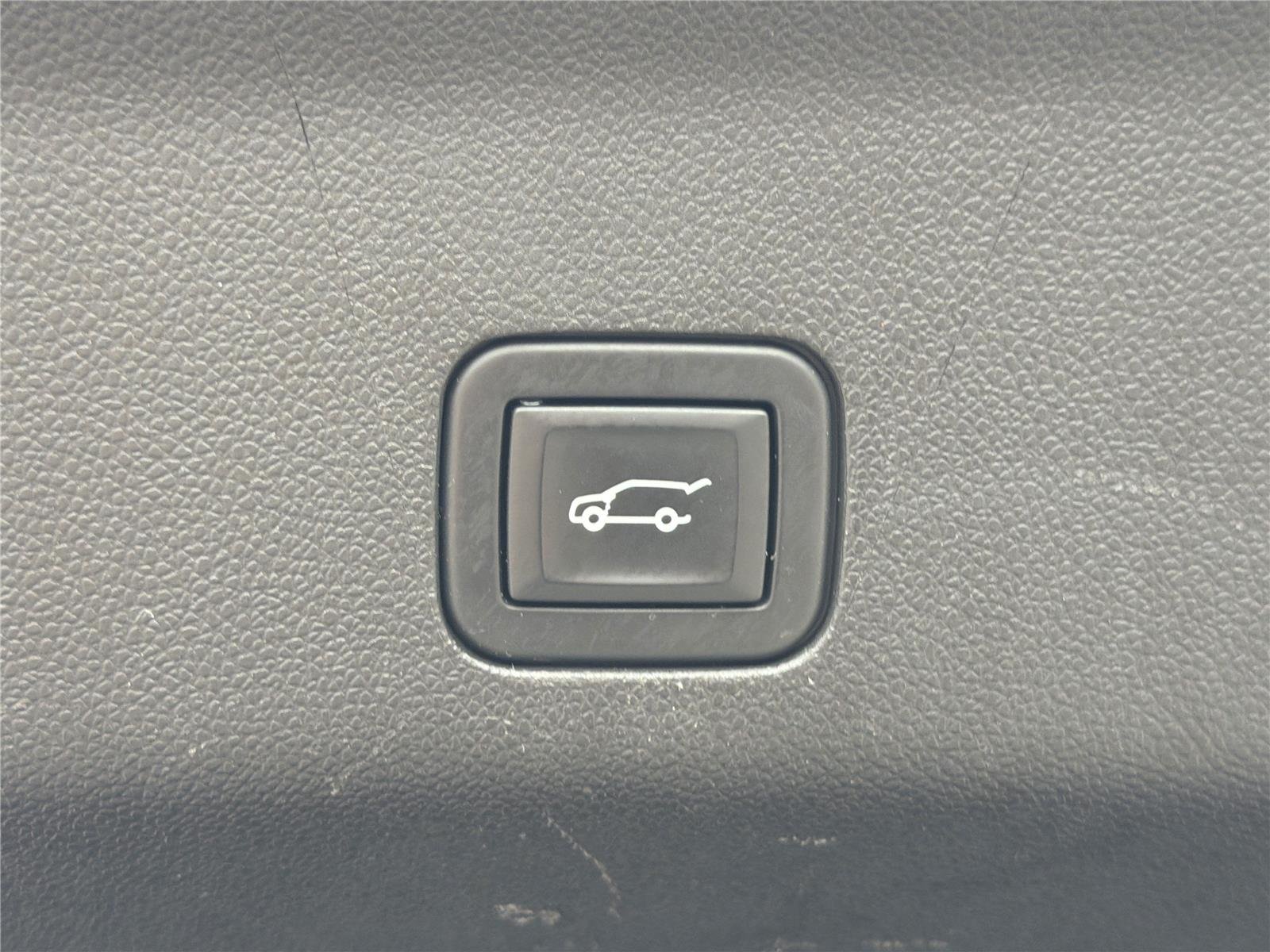Used 2021 Satin Steel Metallic GMC SLT image 28
