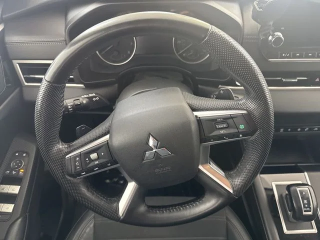 Used 2023  Mitsubishi SE image 23