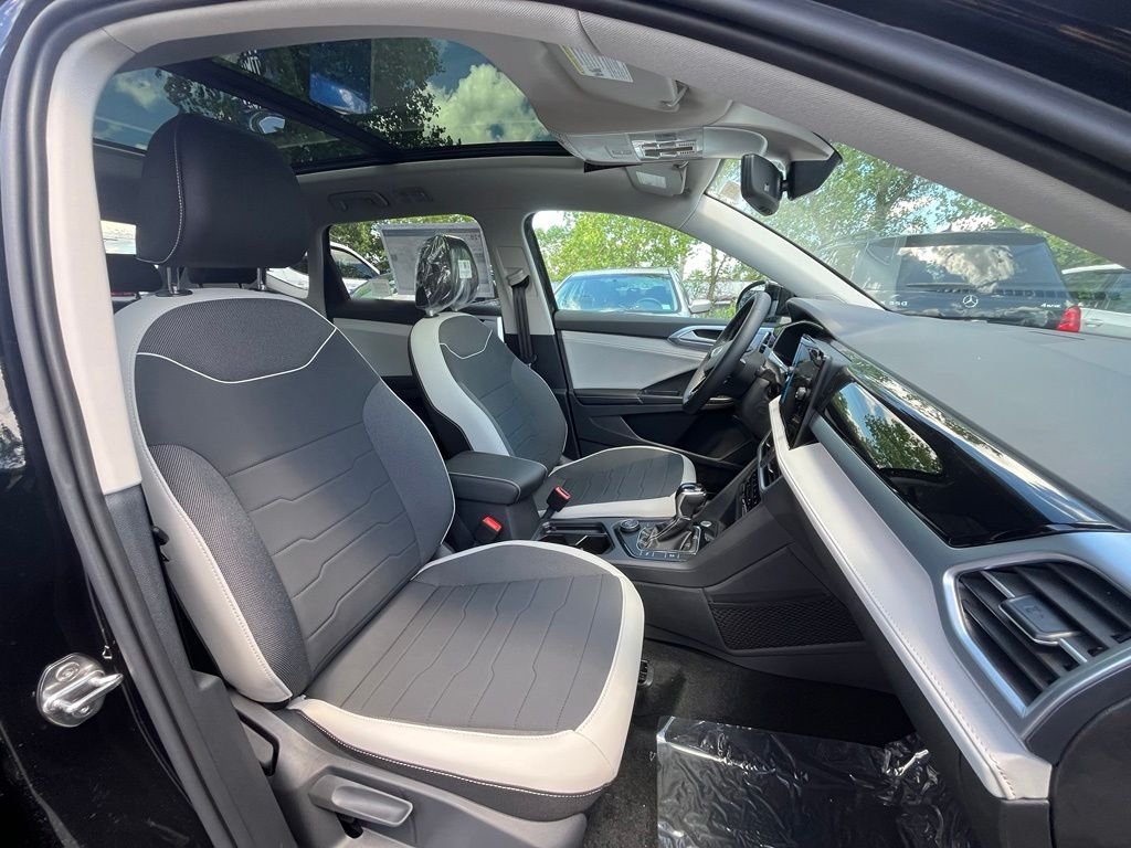 New 2026 Black Volkswagen 1.5T SE image 12
