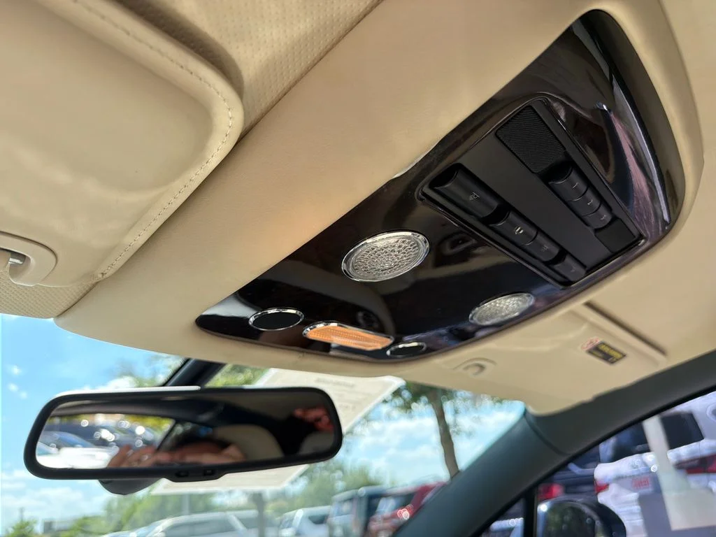Used 2012  Bentley Base image 27