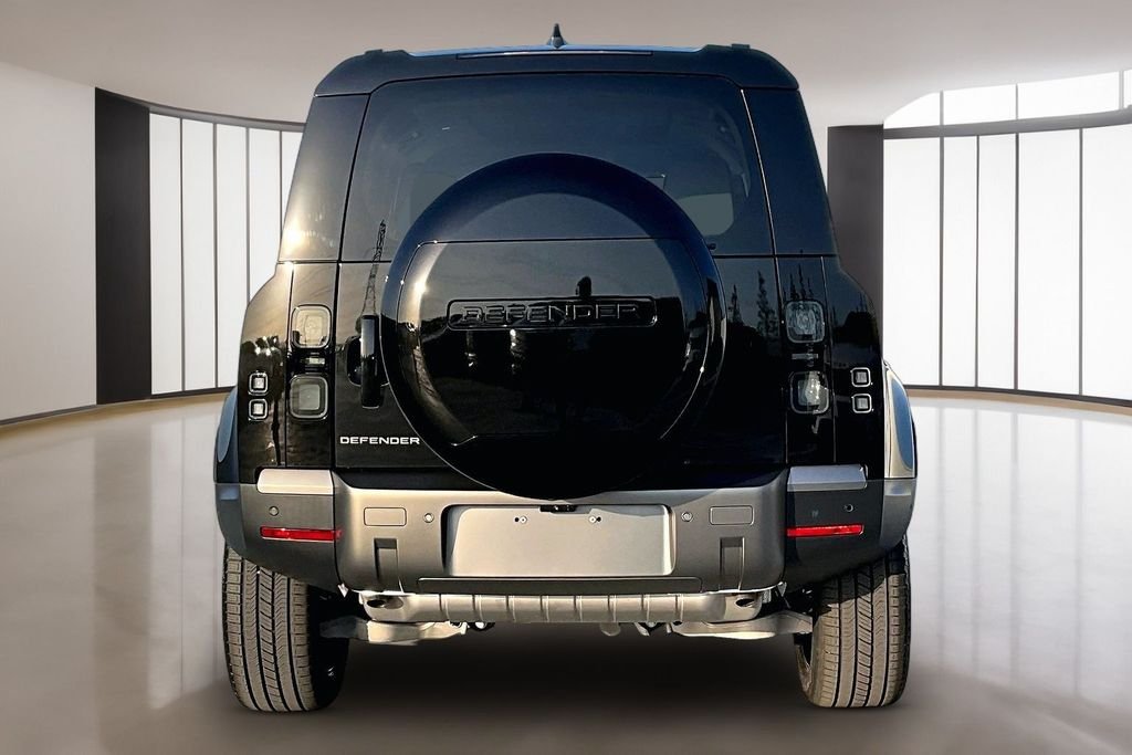 New 2026 SANTORINI BLACK Land Rover S image 4