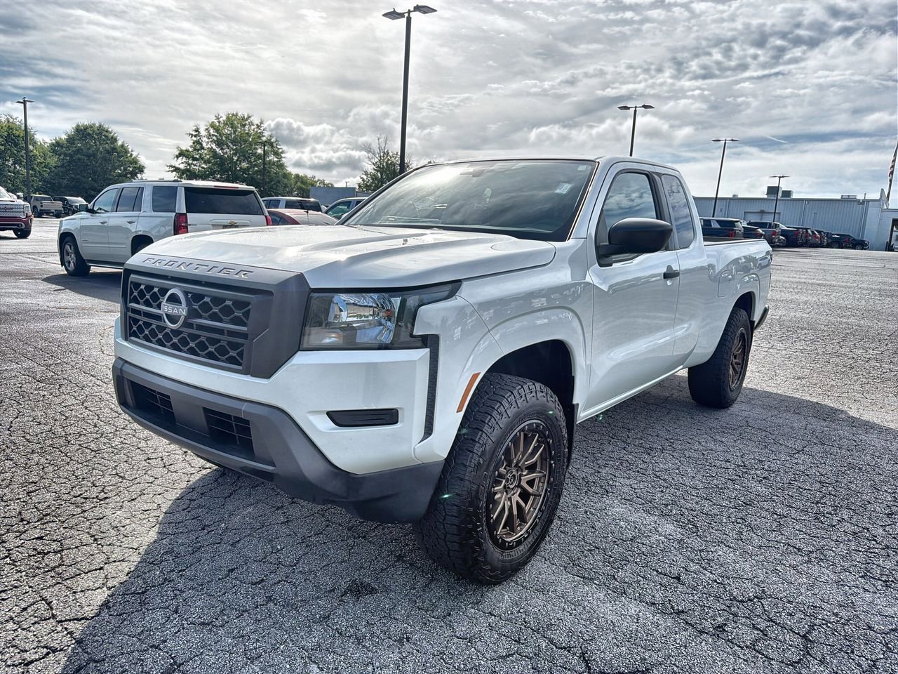 Used 2022 White Nissan King Cab S 4x2 image 4