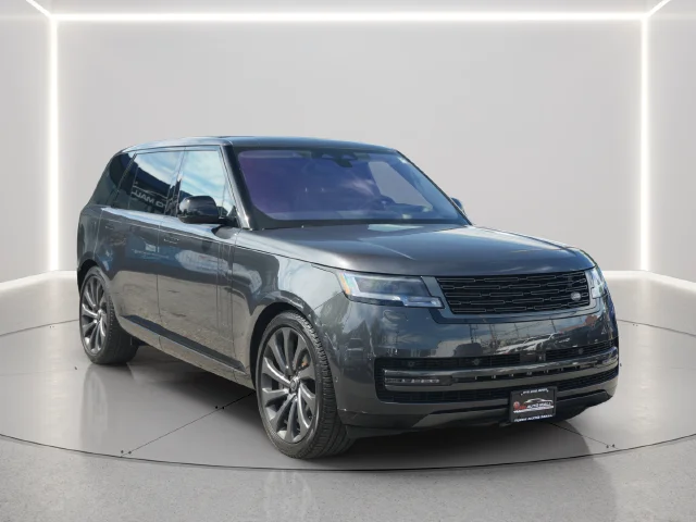 Used 2023 Gray Land Rover SE image 7