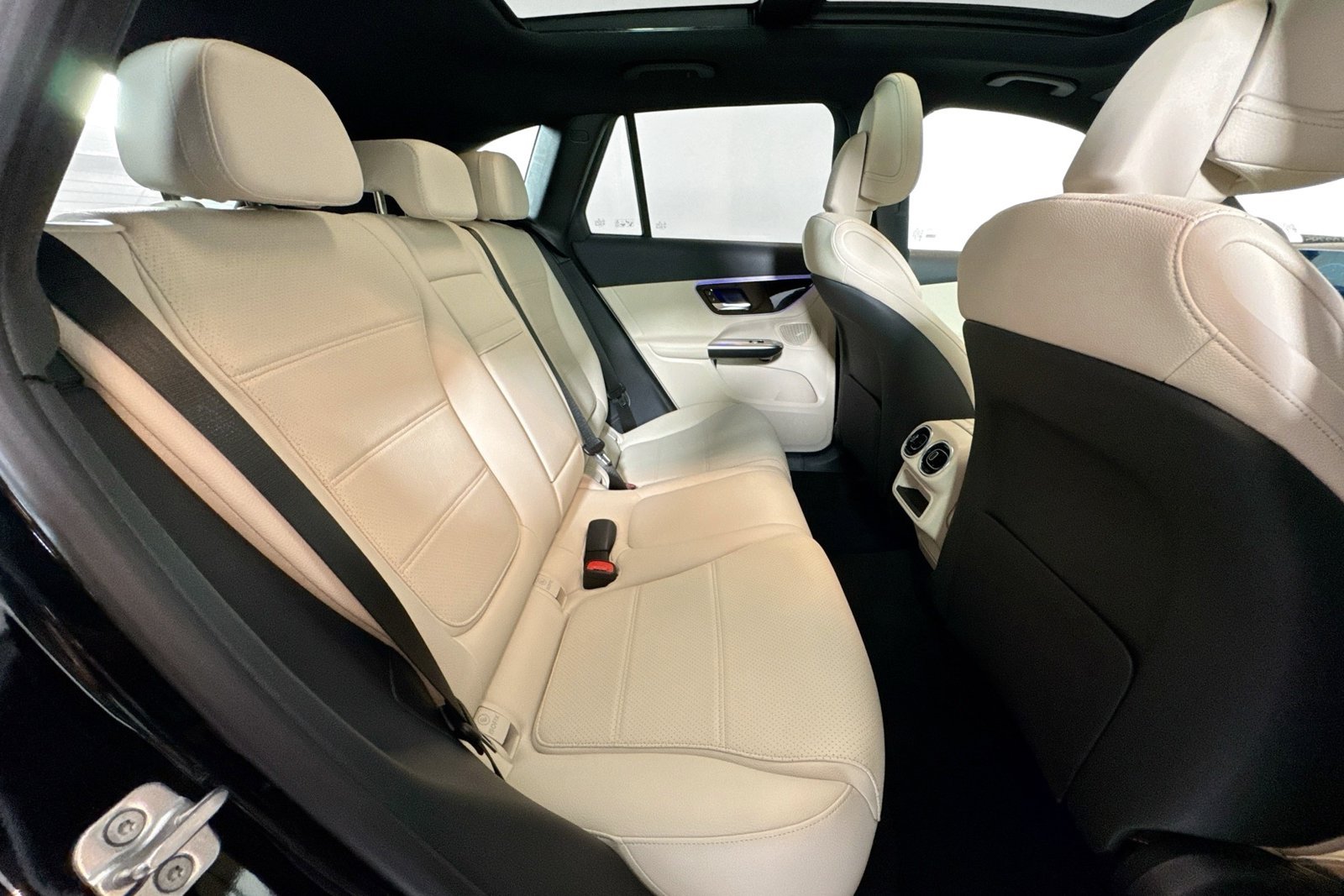 New 2026 Black Mercedes-Benz GLC 300 image 25