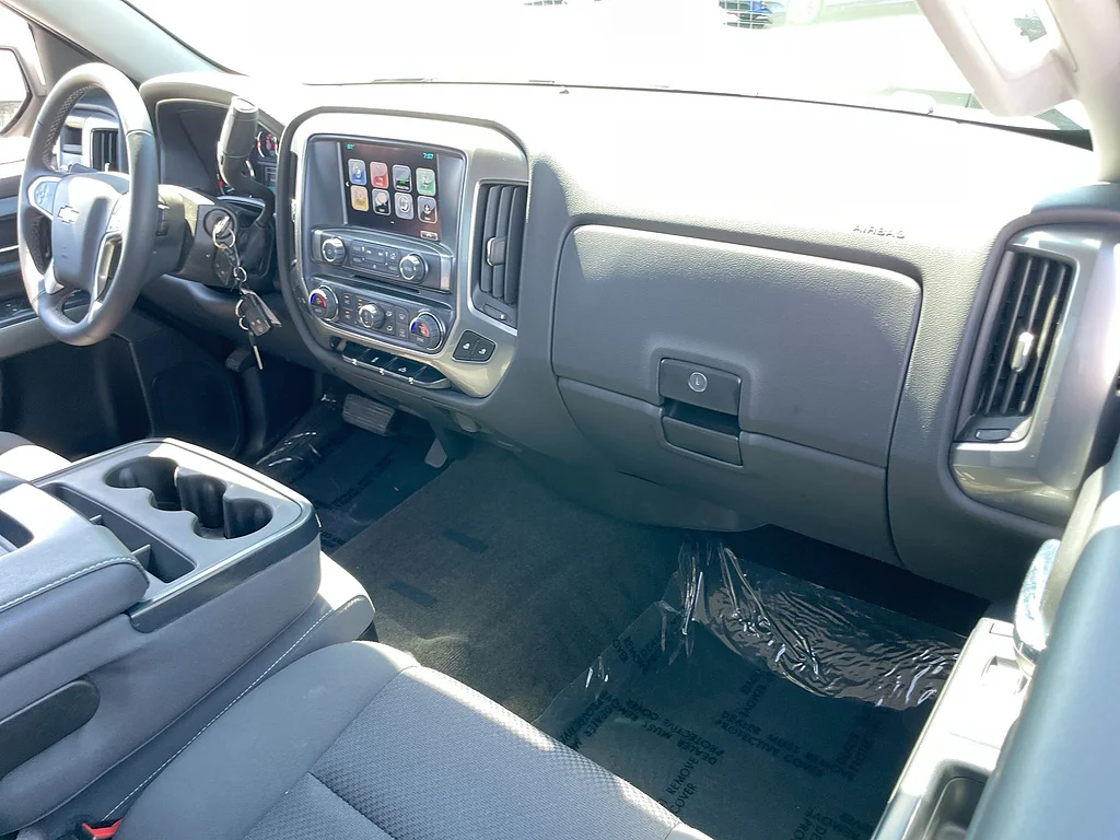 Used 2018 Silver Ice Metallic Chevrolet LT image 26