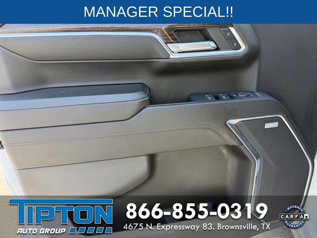 Used 2024 White GMC Elevation image 12