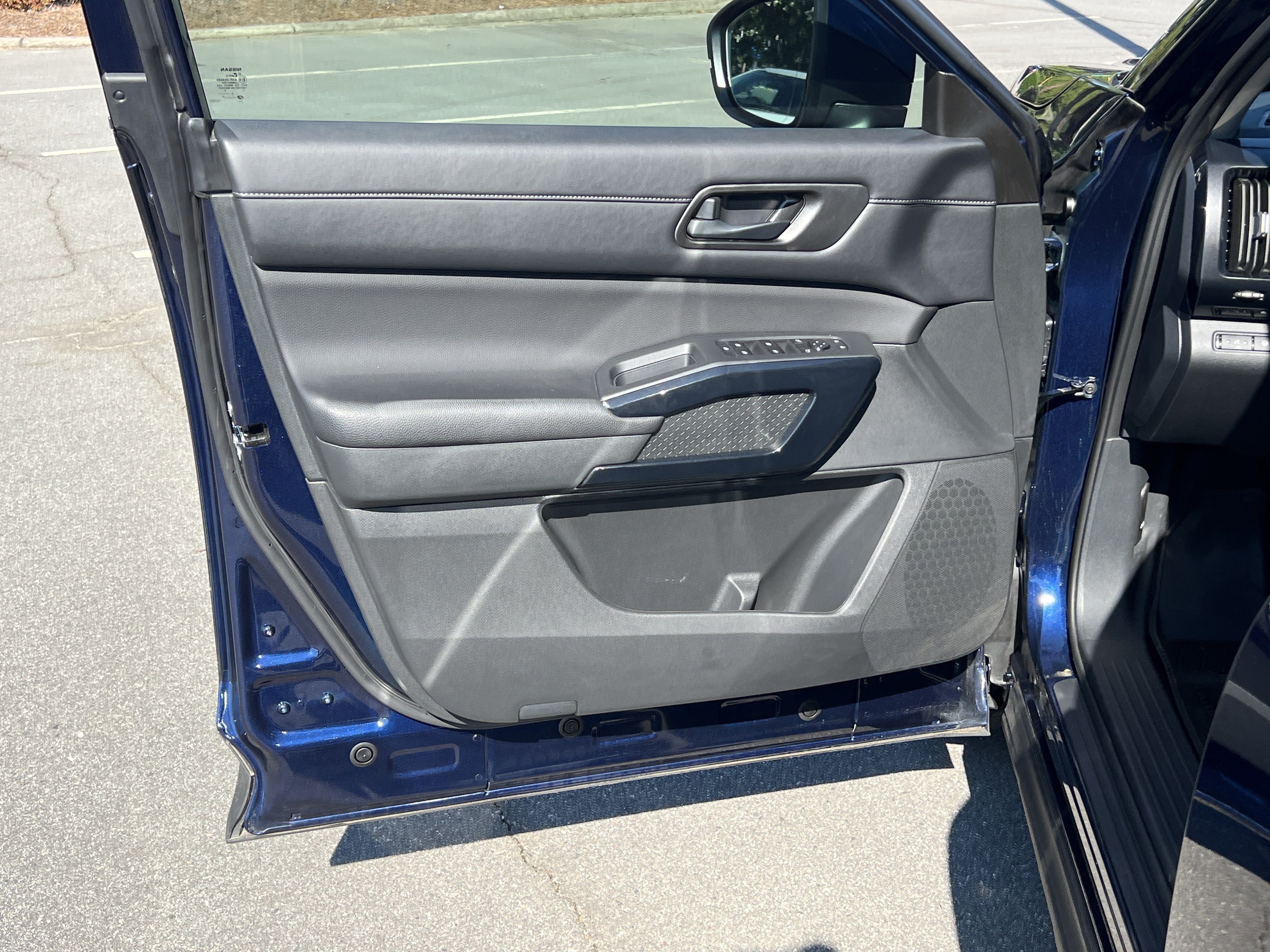 Used 2025 Deep Ocean Blue Pearl Nissan SV image 19