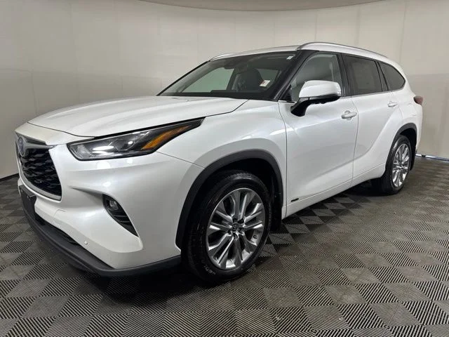 Used 2023 Pearl Toyota Limited image 8