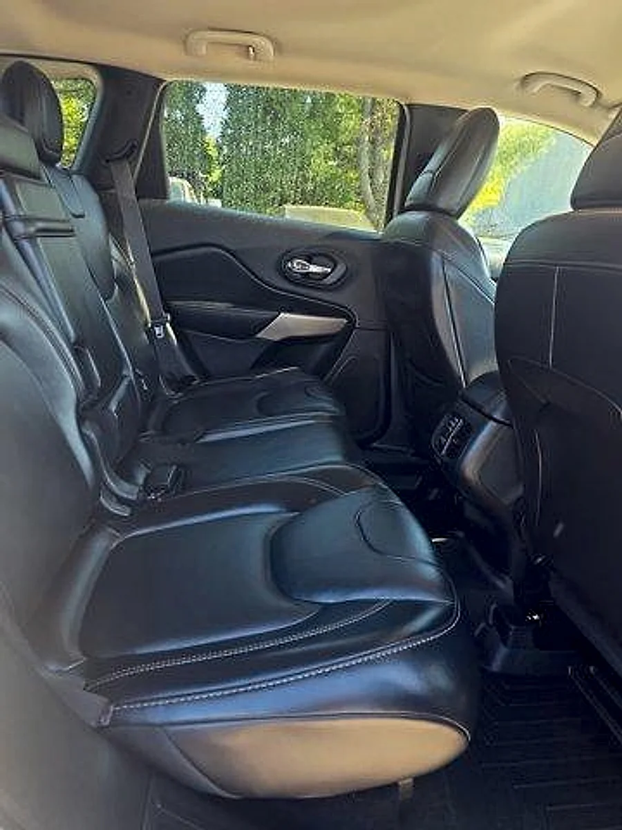 Used 2017 Light Brownstone Pearlcoat Jeep Latitude 4x4 image 12