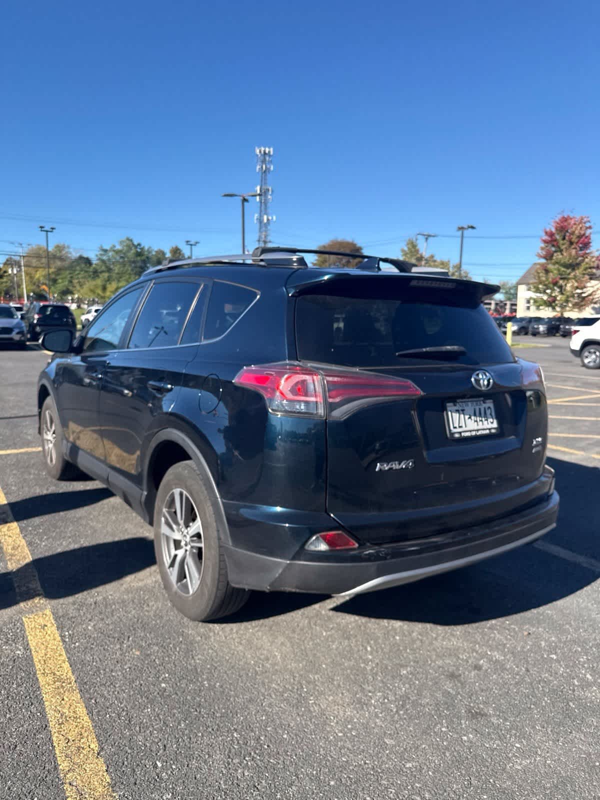 Used 2018 Galactic Aqua Mica Toyota XLE image 2