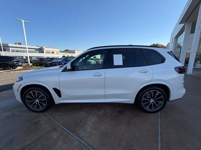 Used 2024 White BMW xDrive40i image 2