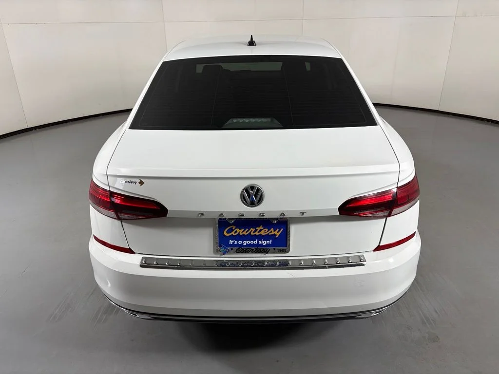 Used 2022  Volkswagen 2.0T SE image 7