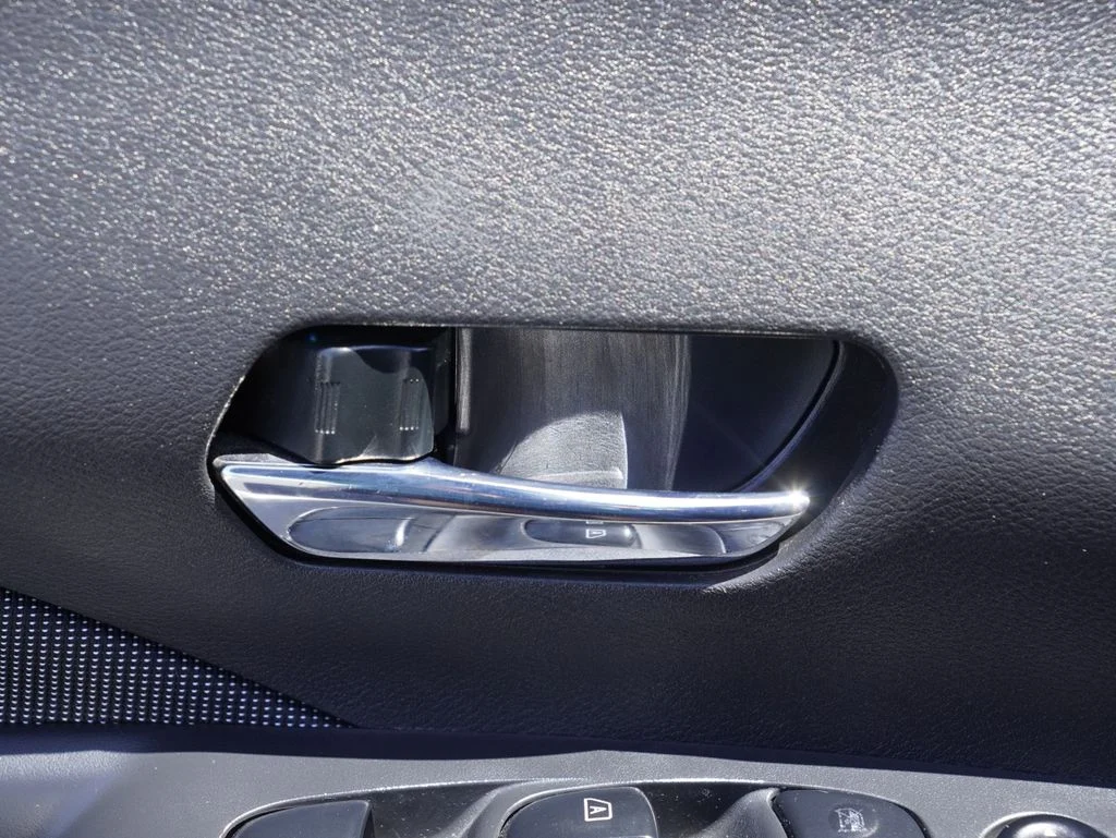 Used 2020 Gray Nissan SV image 7