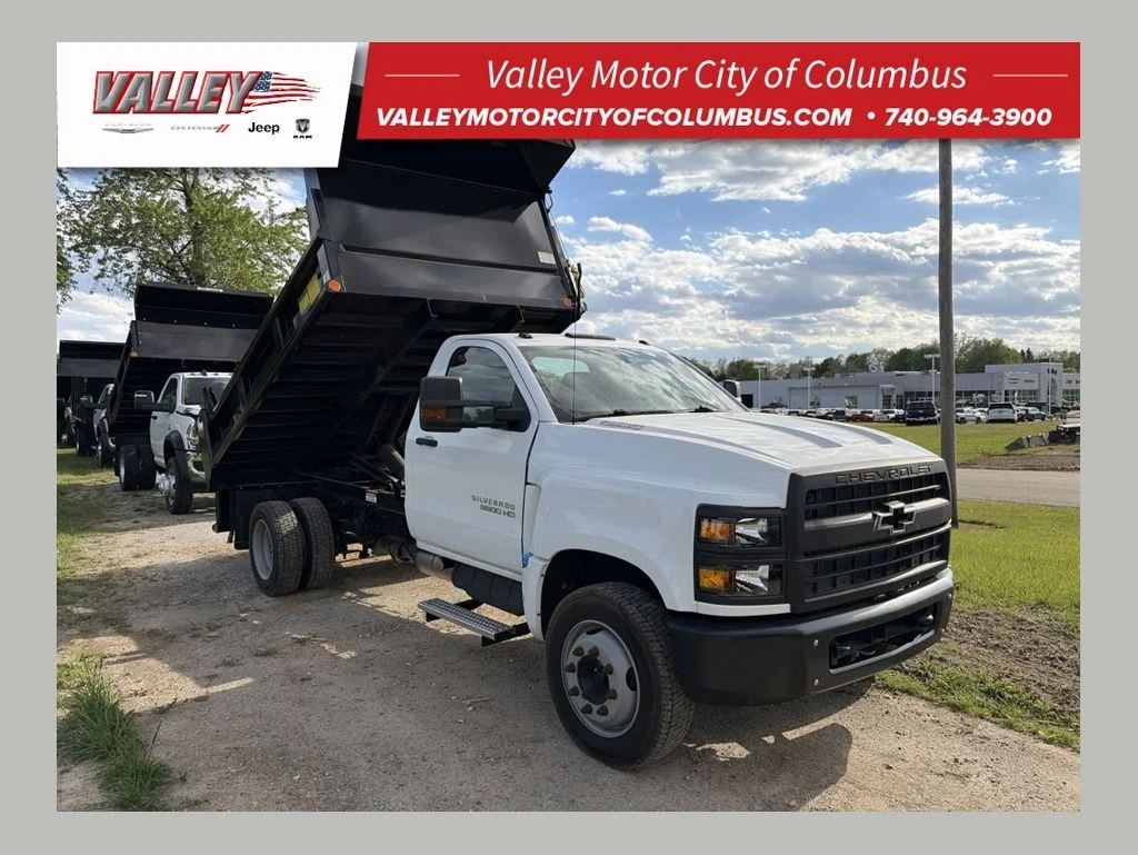 Used 2022 White Chevrolet DUMP image 1