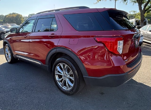 Used 2022 Rapid Red Metallic Tinted Clearcoat Ford XLT image 9